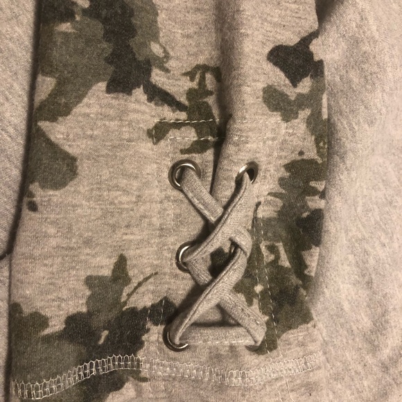 NWT KEREN Hart hooded sweatshirt with lacing detail on sleeve - Picture 4 of 5